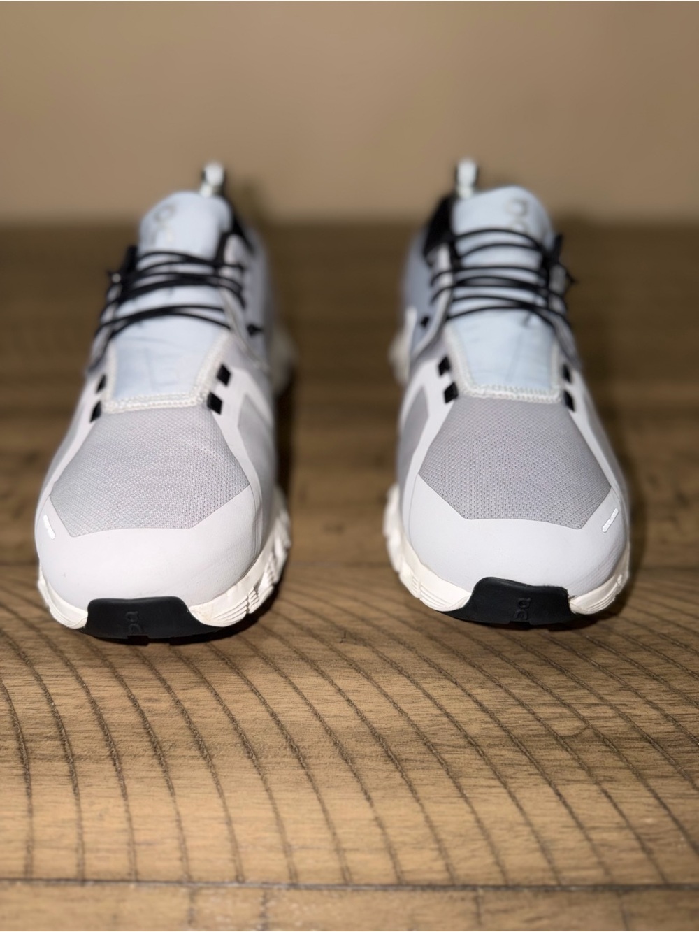 Men's 9.5 On Clouds Athletic Sneakers in White and Light Gray